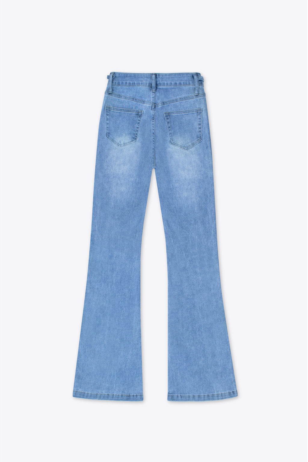 Jeans flare con herrajes