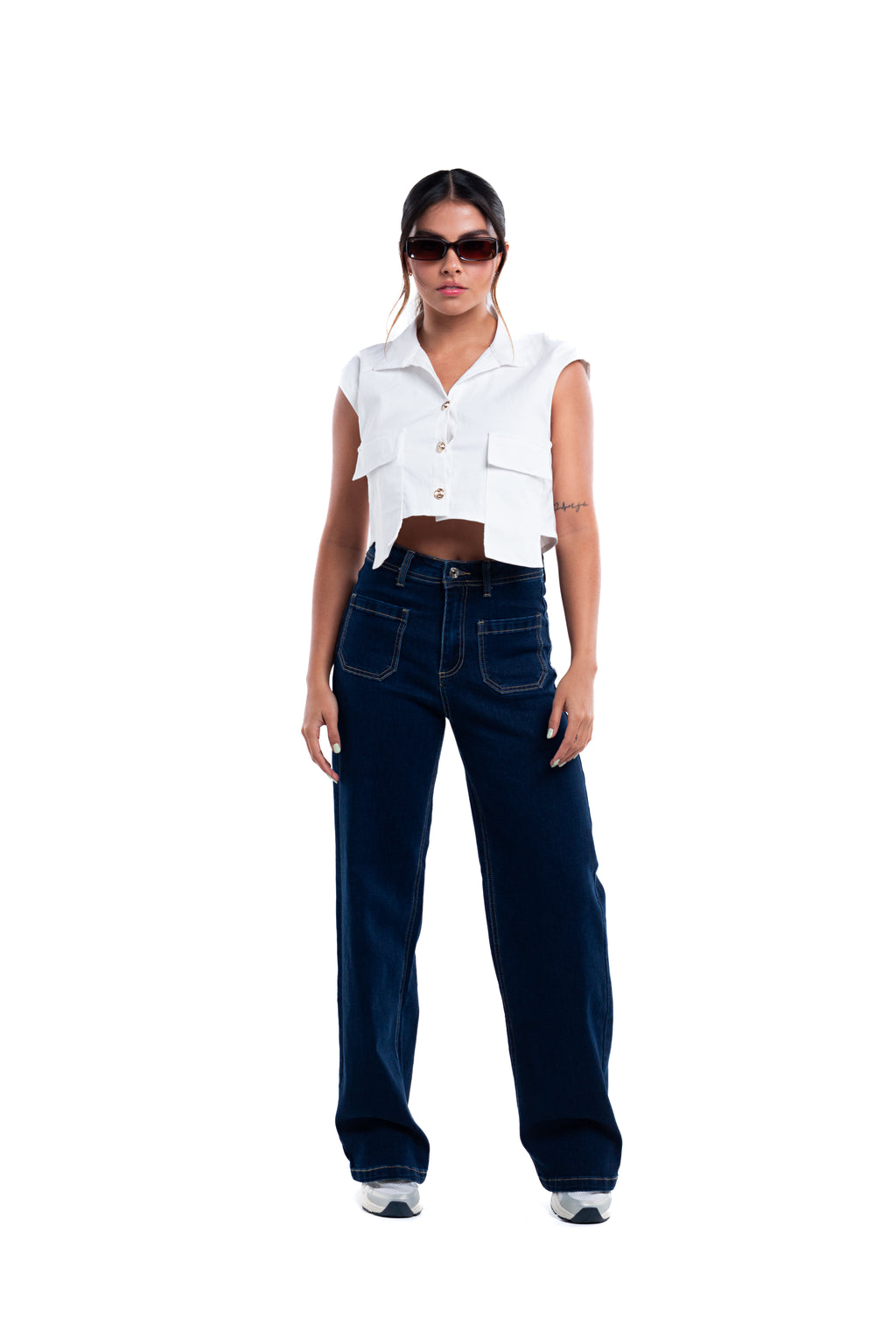 Jeans wide leg con bolsas delanteras