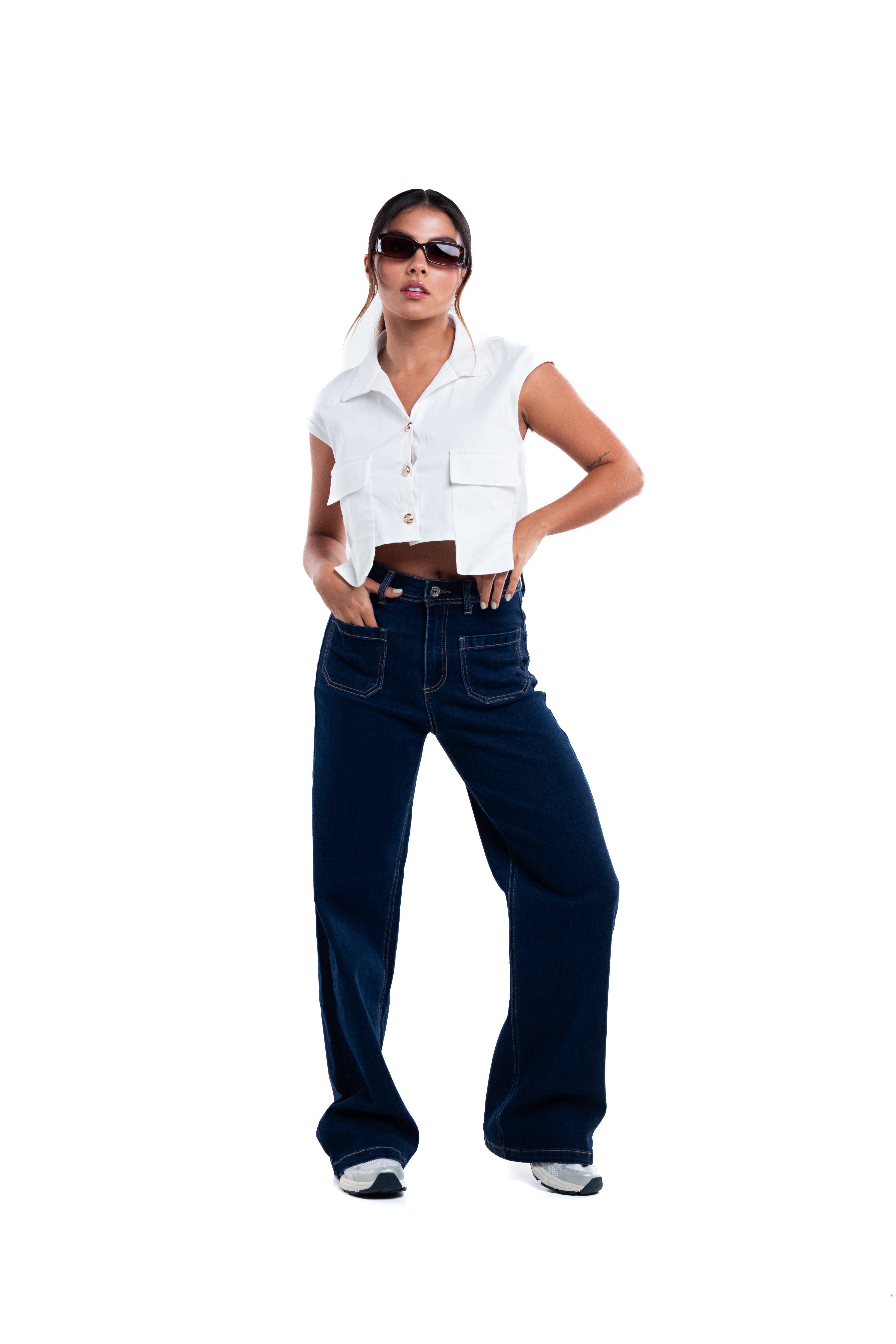 Jeans wide leg con bolsas delanteras