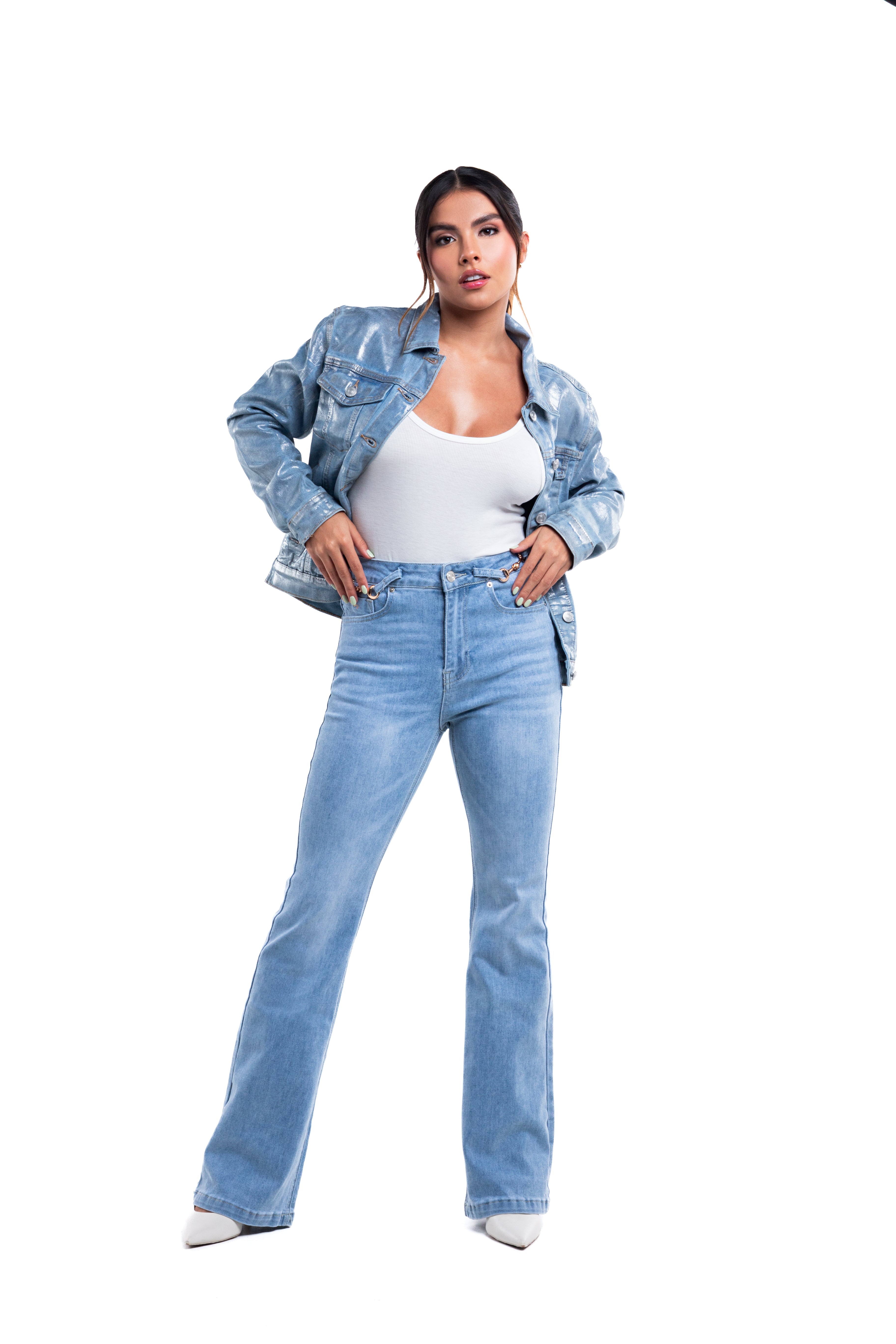 Jeans flare con herrajes