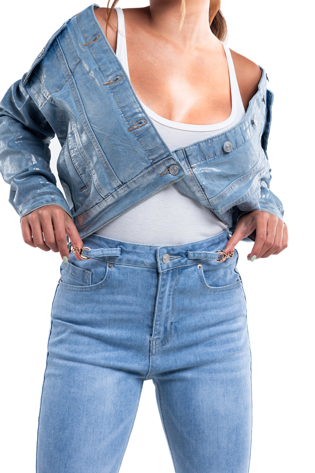 Jeans flare con herrajes