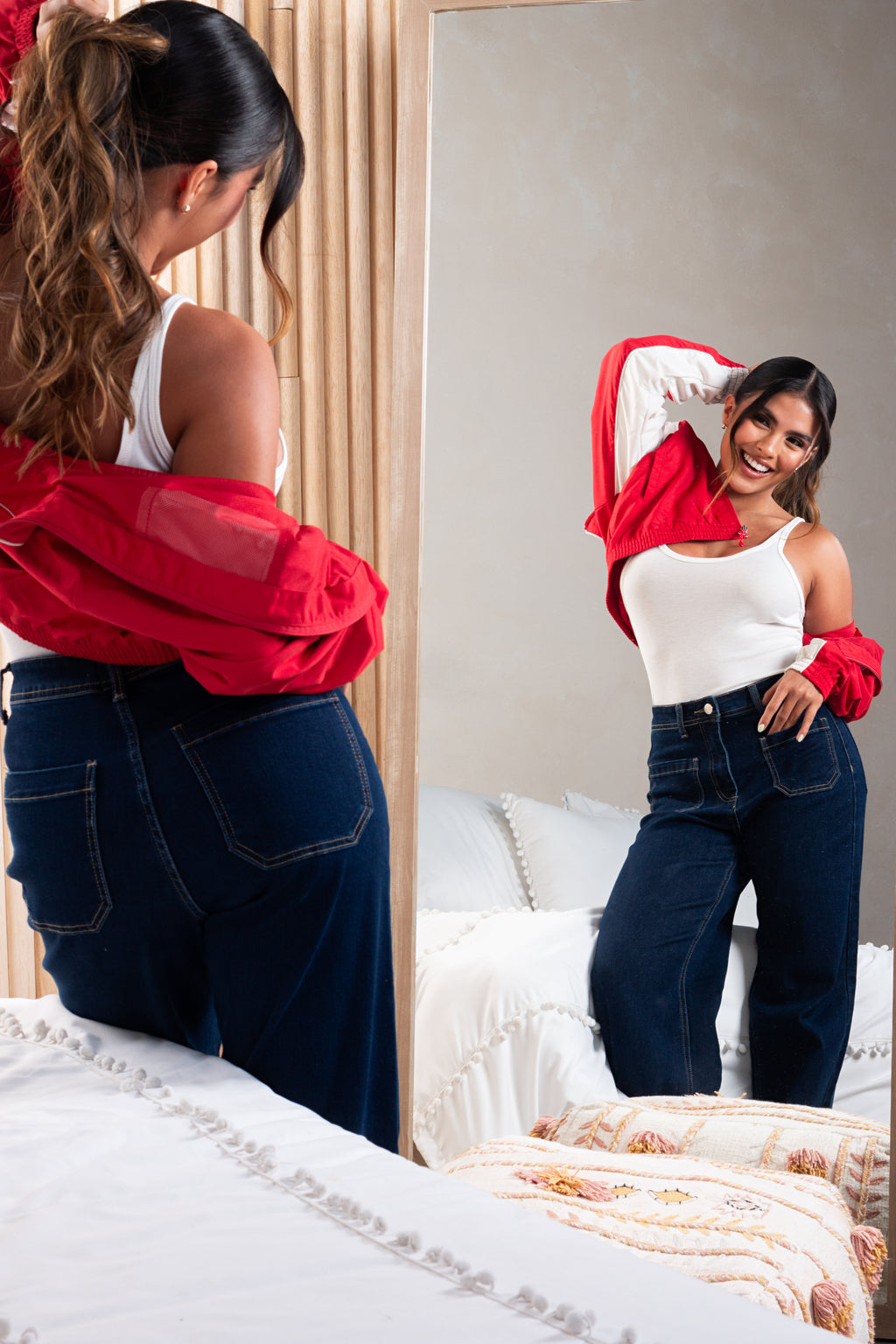 Jeans wide leg con bolsas delanteras